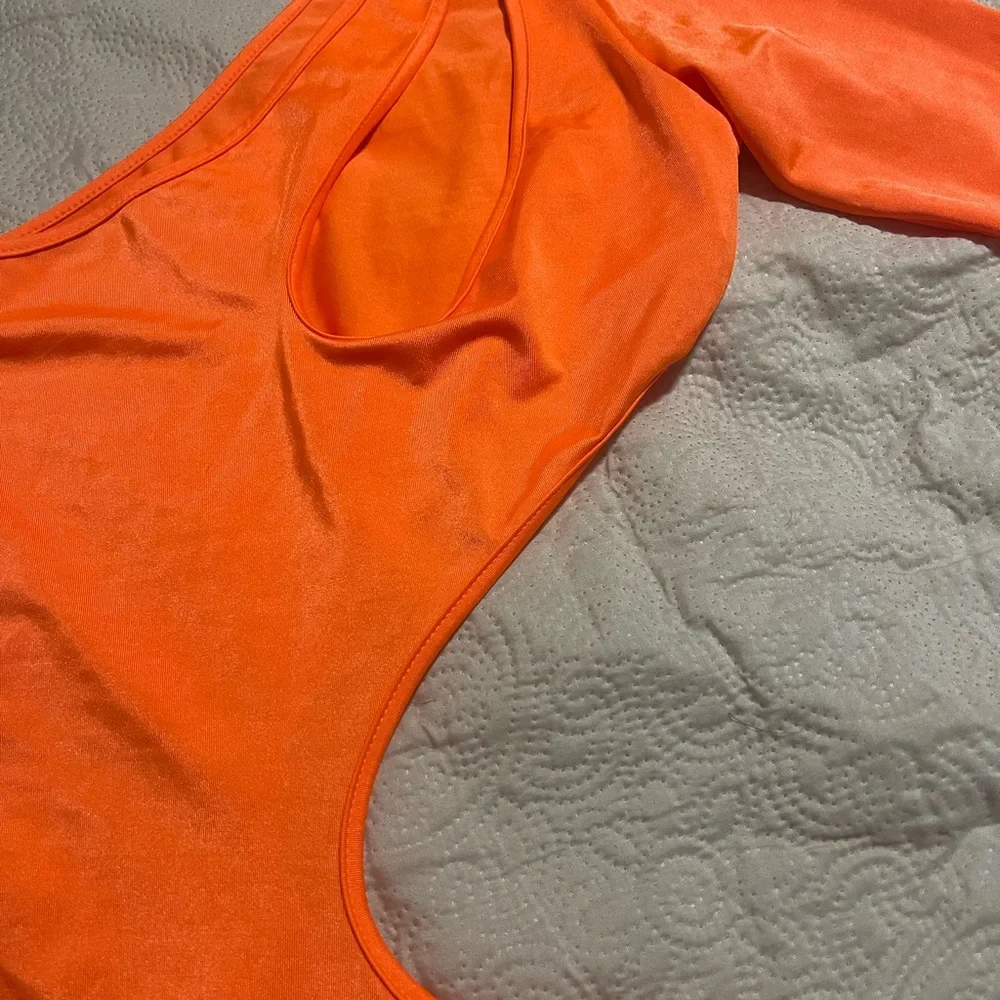 NWOT Bodycon, one sleeve dress - Picture 5 of 5